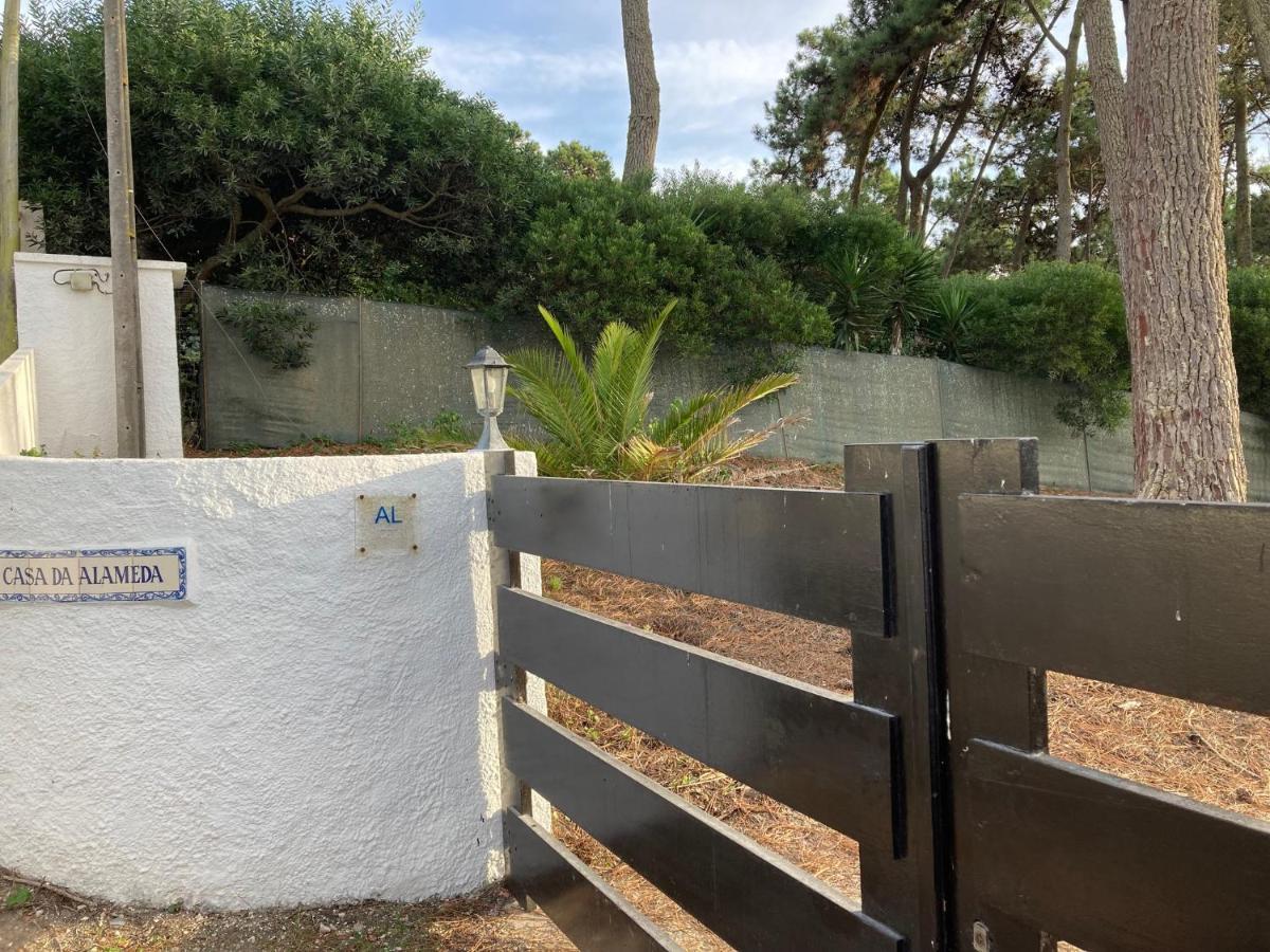 Moradia No Pinhal Com Piscina - Espaco E Privacidade Para As Suas Ferias! Sintra Exterior foto